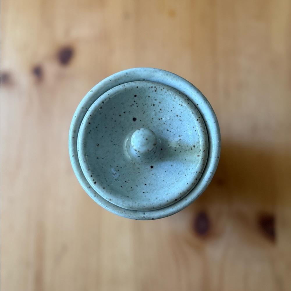 Handcrafted studio pottery with lid blue splash wave design - Picture 3 of 12